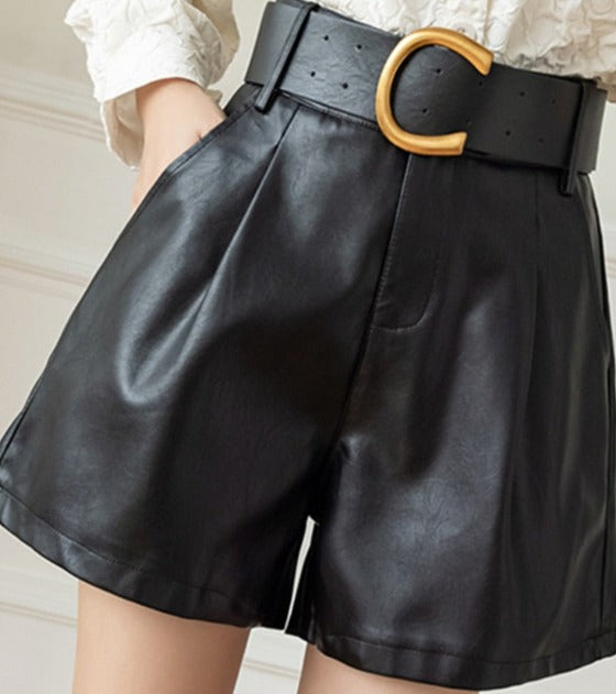 "CLARA" Shorts