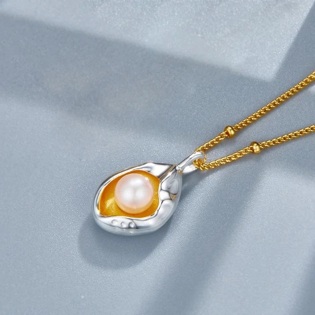 "OLIVIA" NECKLACE